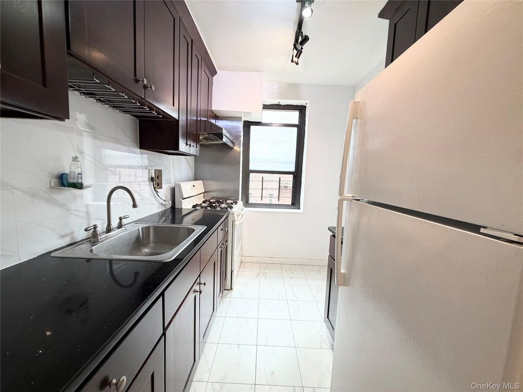 32-43 90th Street 306, East Elmhurst, NY 11369 — photo 3