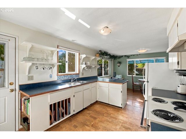 456 Se VILLA Dr, Corvallis, OR 97333