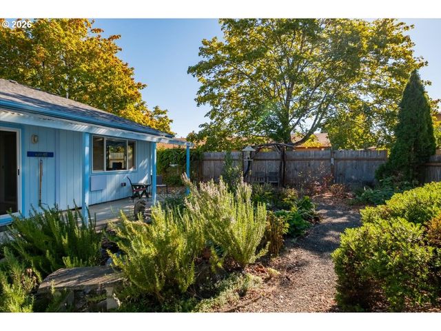 456 Se VILLA Dr, Corvallis, OR 97333