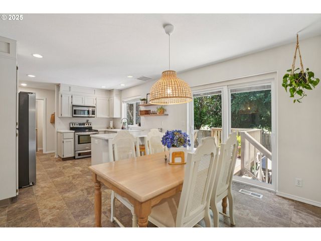 1925 MEADOWOOD Loop, Woodland, WA 98674