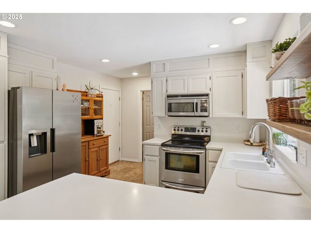 1925 MEADOWOOD Loop, Woodland, WA 98674