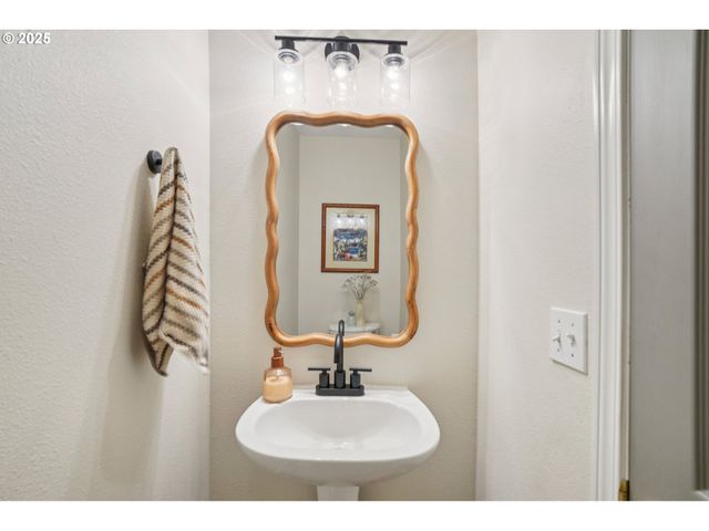 1925 MEADOWOOD Loop, Woodland, WA 98674