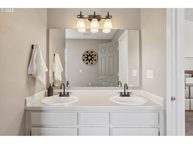1925 MEADOWOOD Loop, Woodland, WA 98674