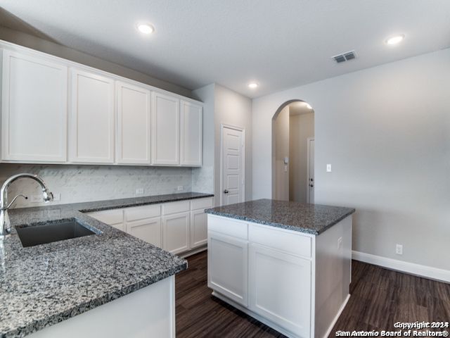 21935 AKIN BAYOU, San Antonio, TX 78261