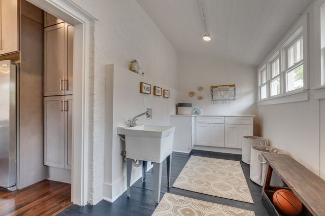 706 W 7th St, Columbia, TN 38401