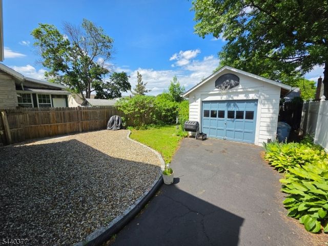 12 Brook Pl, Bloomfield Twp., NJ 07003
