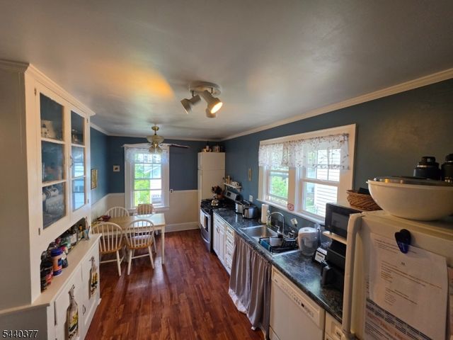 12 Brook Pl, Bloomfield Twp., NJ 07003