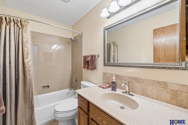 7220 Woody Creek Lane, Lincoln, NE 68516