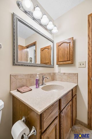7220 Woody Creek Lane, Lincoln, NE 68516
