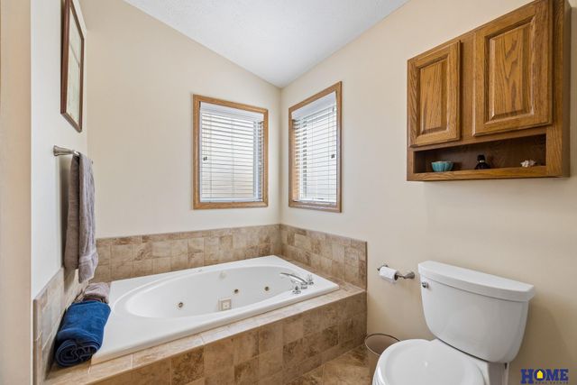7220 Woody Creek Lane, Lincoln, NE 68516