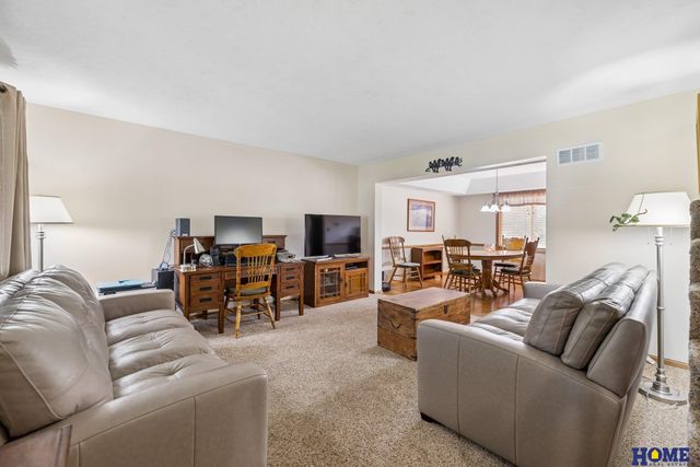 7220 Woody Creek Lane, Lincoln, NE 68516
