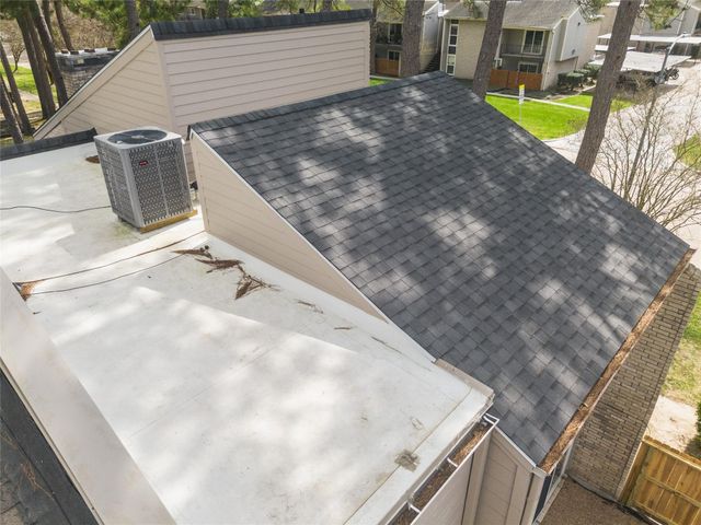 2103 2103 Lake Village Drive, Houston, TX 77339