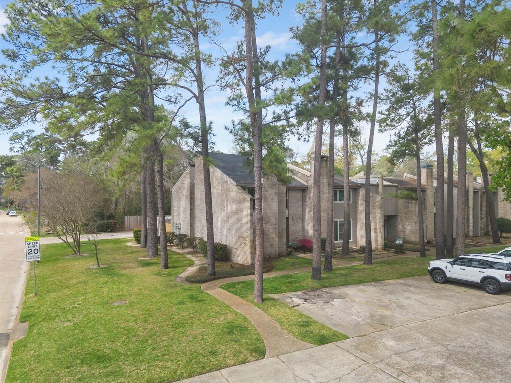 2103 2103 Lake Village Drive, Houston, TX 77339