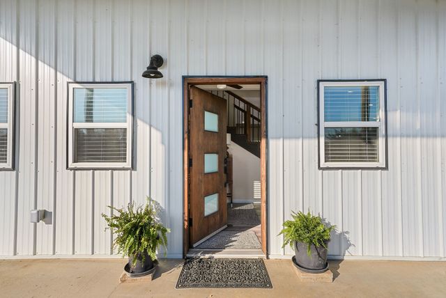 116 Creekview Drive, Blum, TX 76627