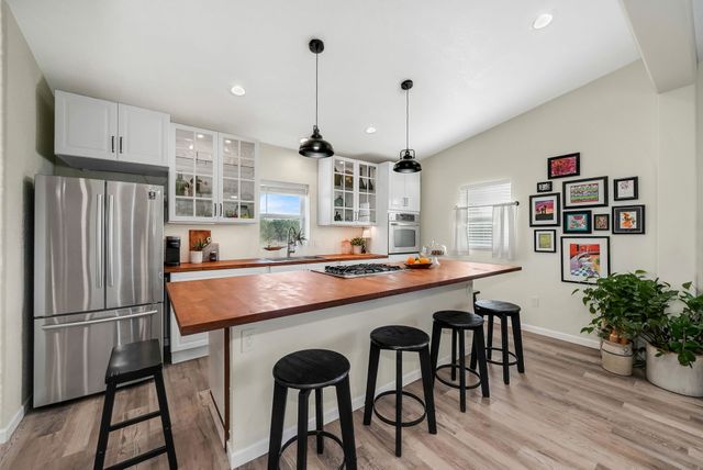 116 Creekview Drive, Blum, TX 76627