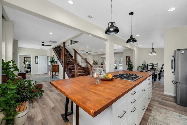 116 Creekview Drive, Blum, TX 76627