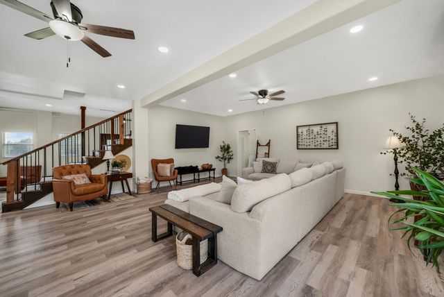 116 Creekview Drive, Blum, TX 76627