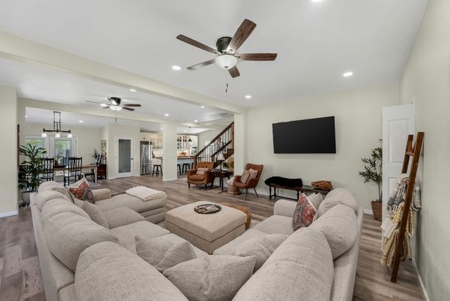 116 Creekview Drive, Blum, TX 76627