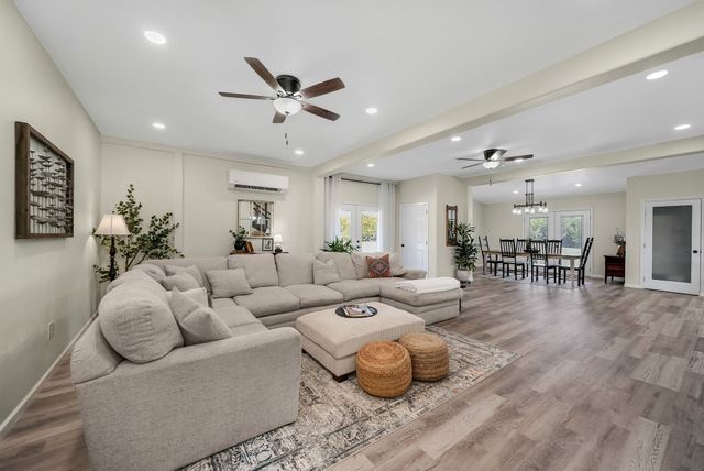 116 Creekview Drive, Blum, TX 76627