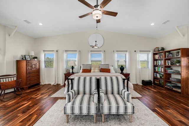 116 Creekview Drive, Blum, TX 76627