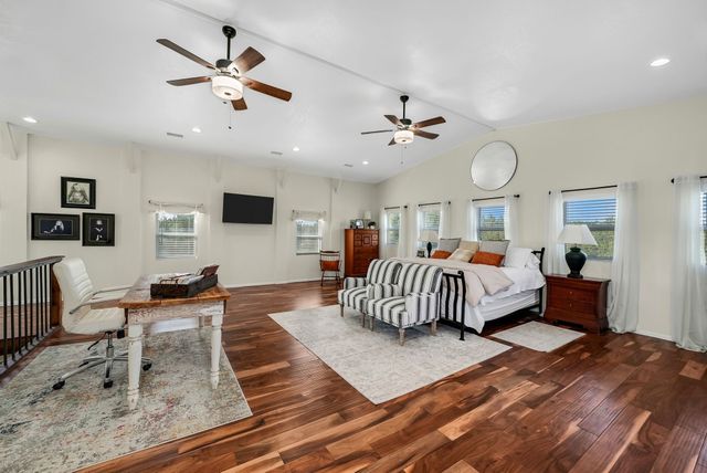 116 Creekview Drive, Blum, TX 76627