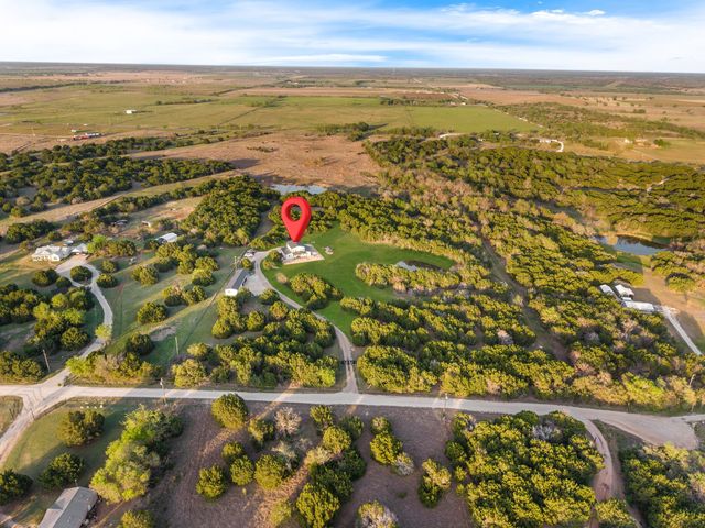 116 Creekview Drive, Blum, TX 76627