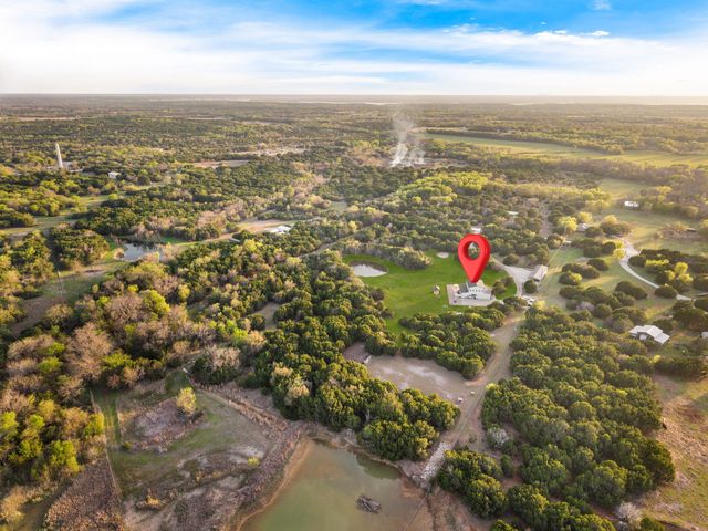 116 Creekview Drive, Blum, TX 76627