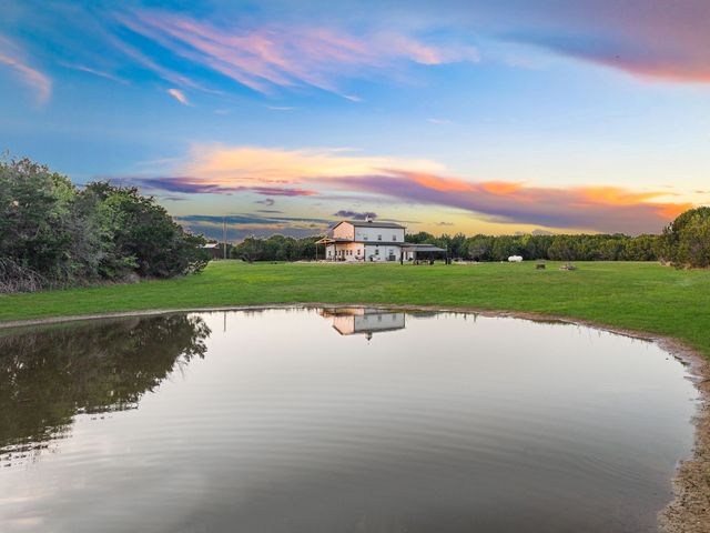 116 Creekview Drive, Blum, TX 76627