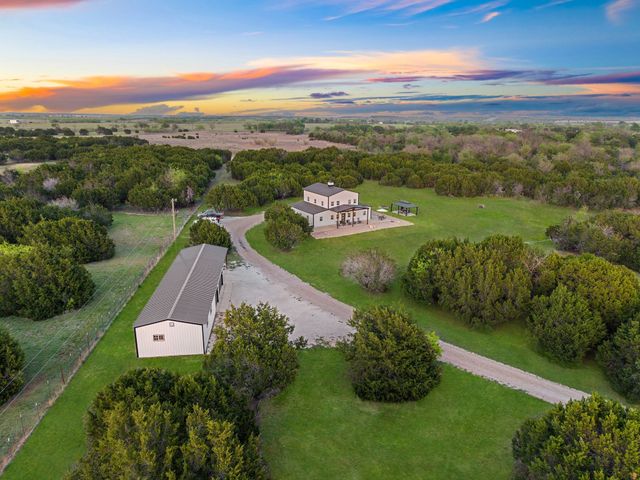 116 Creekview Drive, Blum, TX 76627