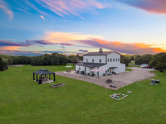 116 Creekview Drive, Blum, TX 76627