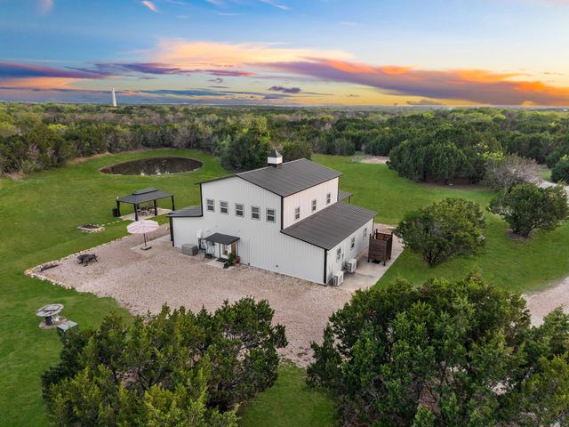 116 Creekview Drive, Blum, TX 76627