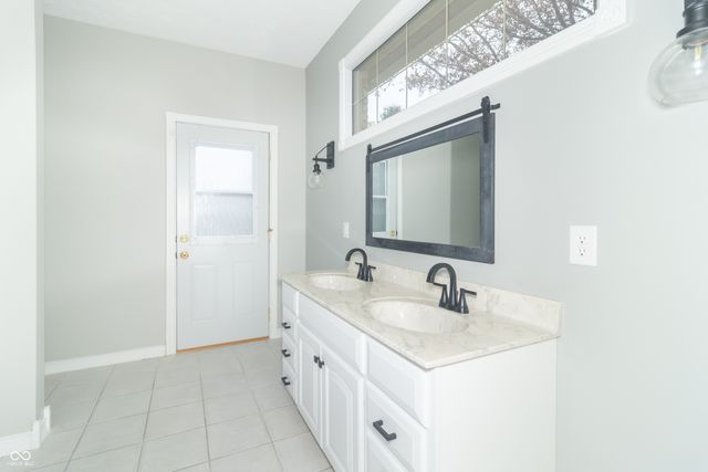 707 Fairington Way, Alexandria, IN 46001