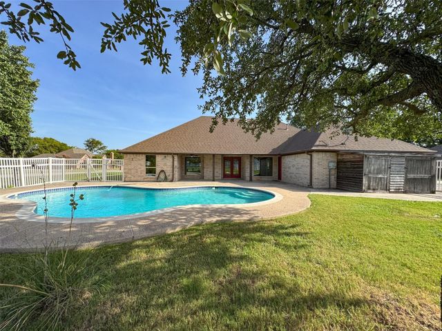 2501 Caddo Trail, Sanger, TX 76266