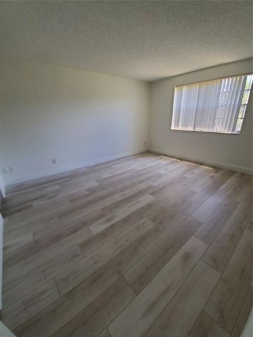 8720 Shadow Wood Boulevard 206, Coral Springs, FL 33071