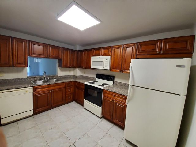 8720 Shadow Wood Boulevard 206, Coral Springs, FL 33071