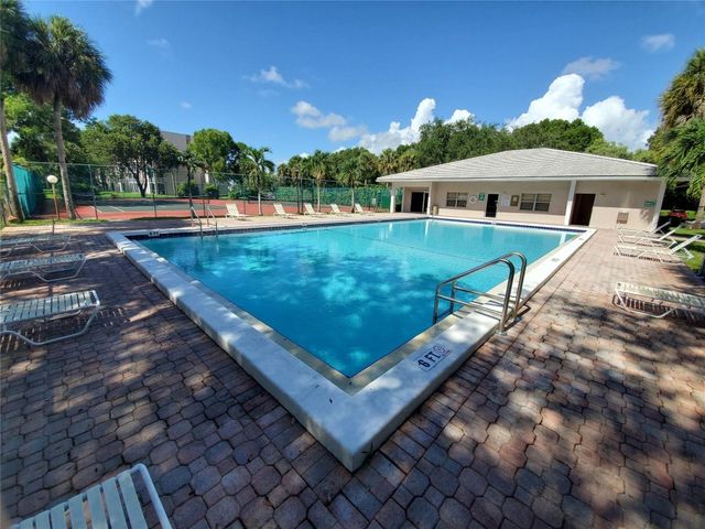 8720 Shadow Wood Boulevard 206, Coral Springs, FL 33071