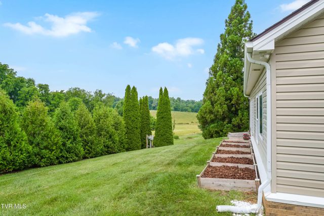 560 Trillium Trail, Johnson City, TN 37604