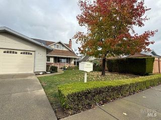 221 Livingston Ave, Vacaville, CA 95687
