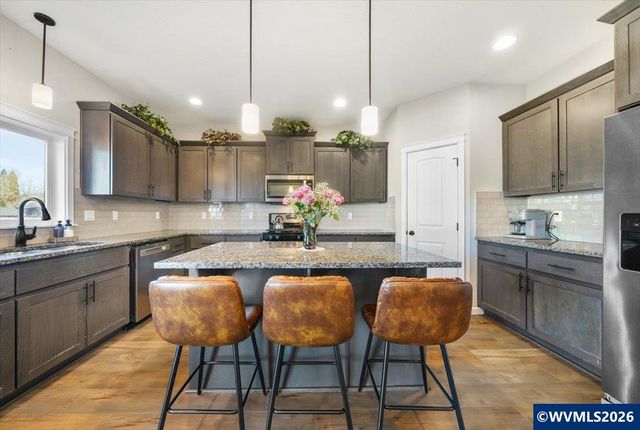 2105 NE Summit Dr, Albany, OR 97321