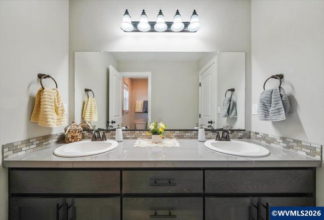 2105 NE Summit Dr, Albany, OR 97321