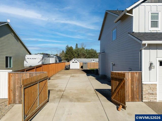2105 NE Summit Dr, Albany, OR 97321