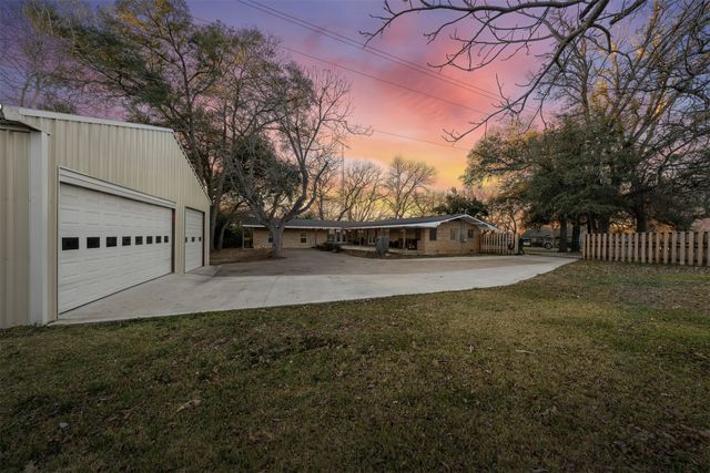 506 E Avenue G, Valley Mills, TX 76689