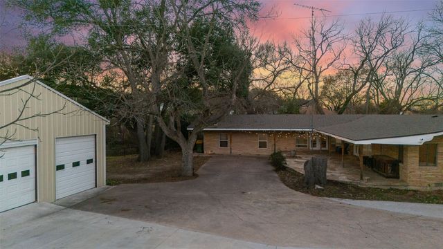 506 E Avenue G, Valley Mills, TX 76689