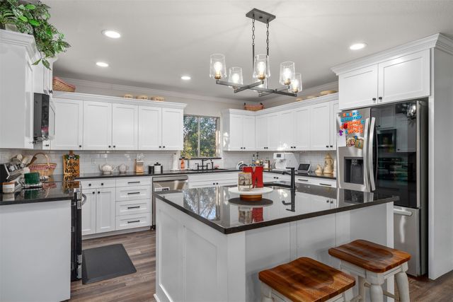 506 E Avenue G, Valley Mills, TX 76689