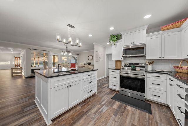 506 E Avenue G, Valley Mills, TX 76689