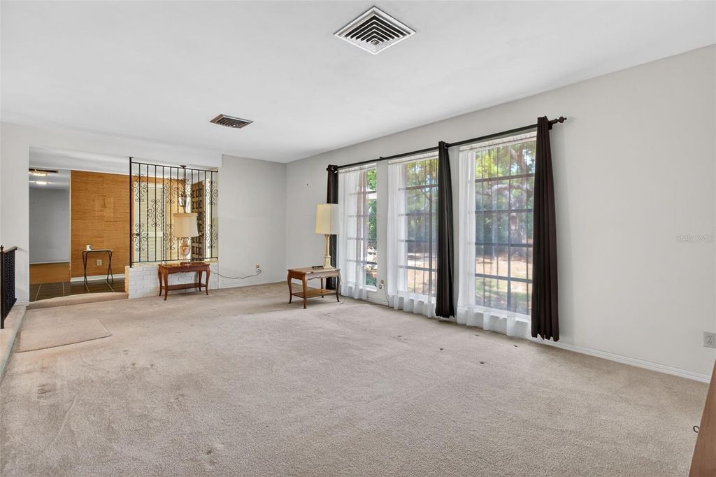 Image 11 of property listing at 13222 98TH AVENUE, Seminole, FL 33776