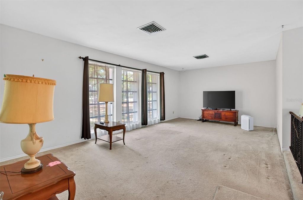 Image 12 of property listing at 13222 98TH AVENUE, Seminole, FL 33776