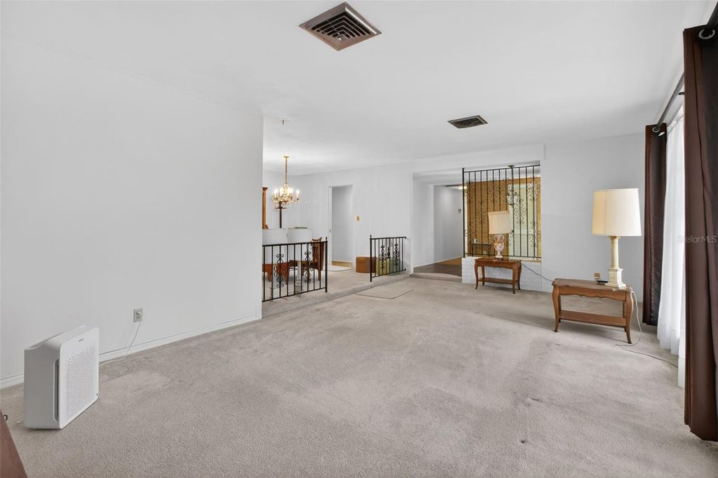 Image 13 of property listing at 13222 98TH AVENUE, Seminole, FL 33776