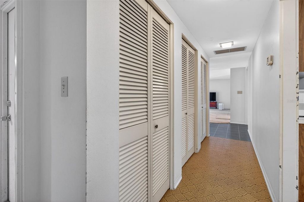 Image 15 of property listing at 13222 98TH AVENUE, Seminole, FL 33776