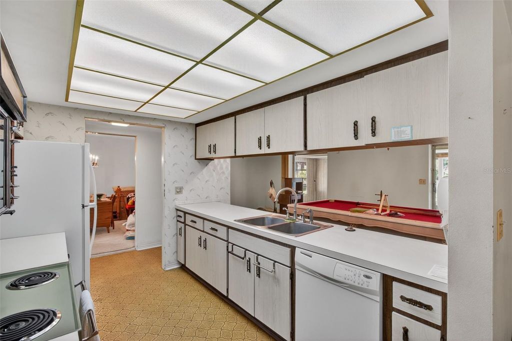 Image 16 of property listing at 13222 98TH AVENUE, Seminole, FL 33776